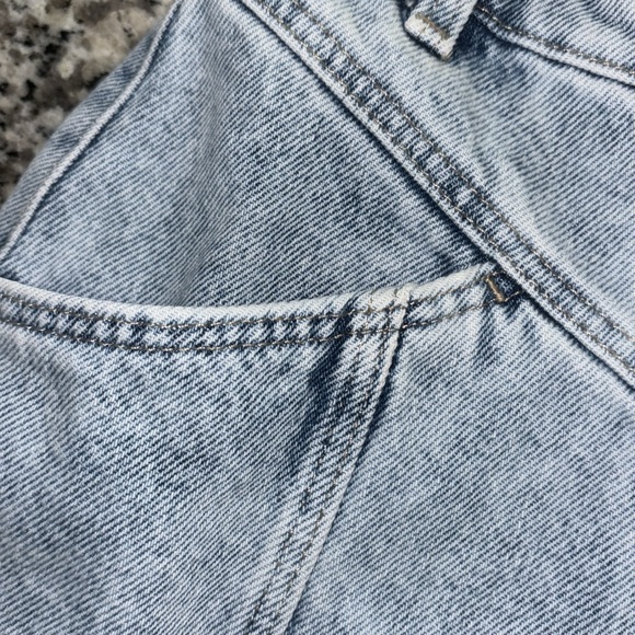 H&M Women’s Size 0 Light Wash Denim Jean Mini Skirt w/ Pockets, Great Condition - Picture 4 of 4